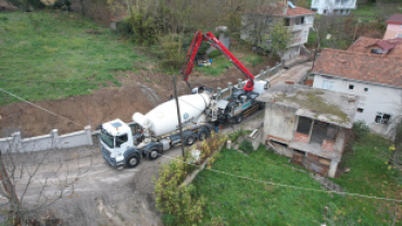 Yeni Mahalle Mimir Semtinde Perde Duvar Yapımı Devam Ediyor