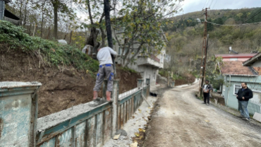 Yeni Mahalle Mimir Semtinde Perde Duvar Yapımı Devam Ediyor