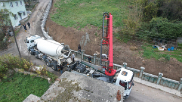 Yeni Mahalle Mimir Semtinde Perde Duvar Yapımı Devam Ediyor