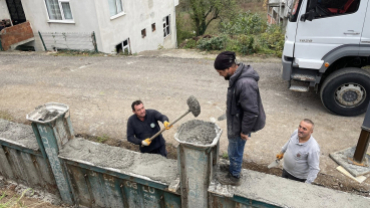 Yeni Mahalle Mimir Semtinde Perde Duvar Yapımı Devam Ediyor