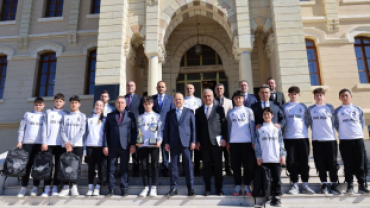 Kastamonu Valimiz Sn Meftun Dallı Şampiyonları Davet Etti