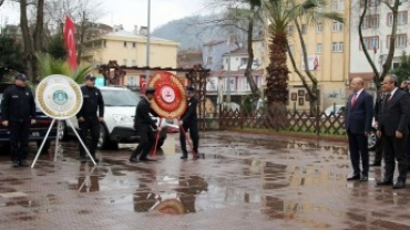 18 Mart Çelenk Sunma Töreni Yapıldı