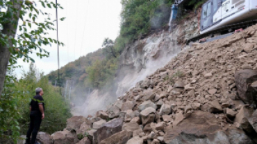Şen Mahalle Yolu Sıcak Asfalt Kaplama